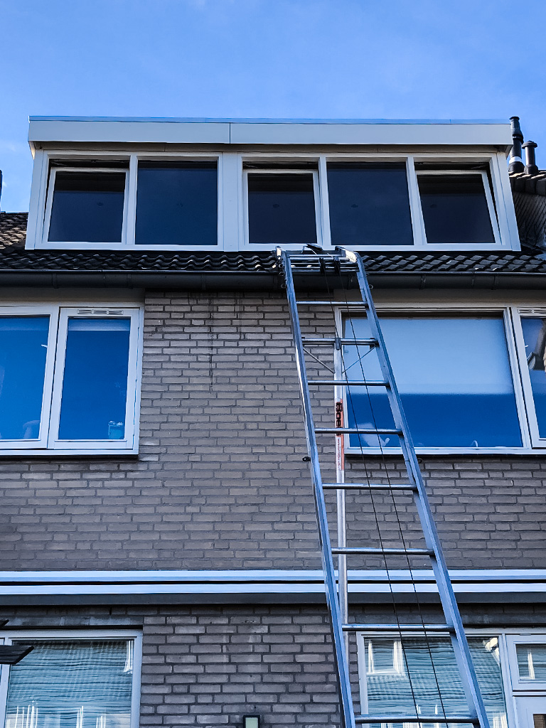 Dakkapel-H-en-R-aannemersbedrijf-1